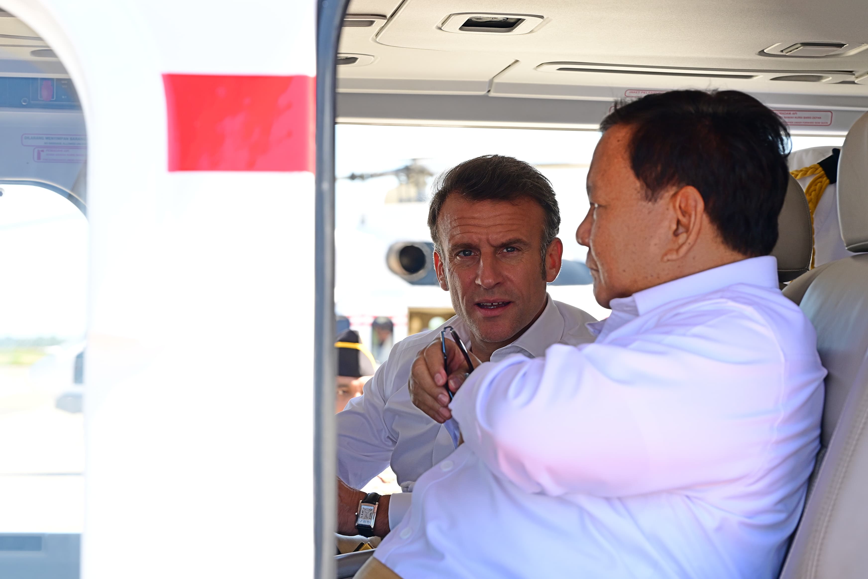 Momen Presiden Prabowo dudul bareng satu Helikopter bersama Presiden Macron (SinPo.id/Setpres)