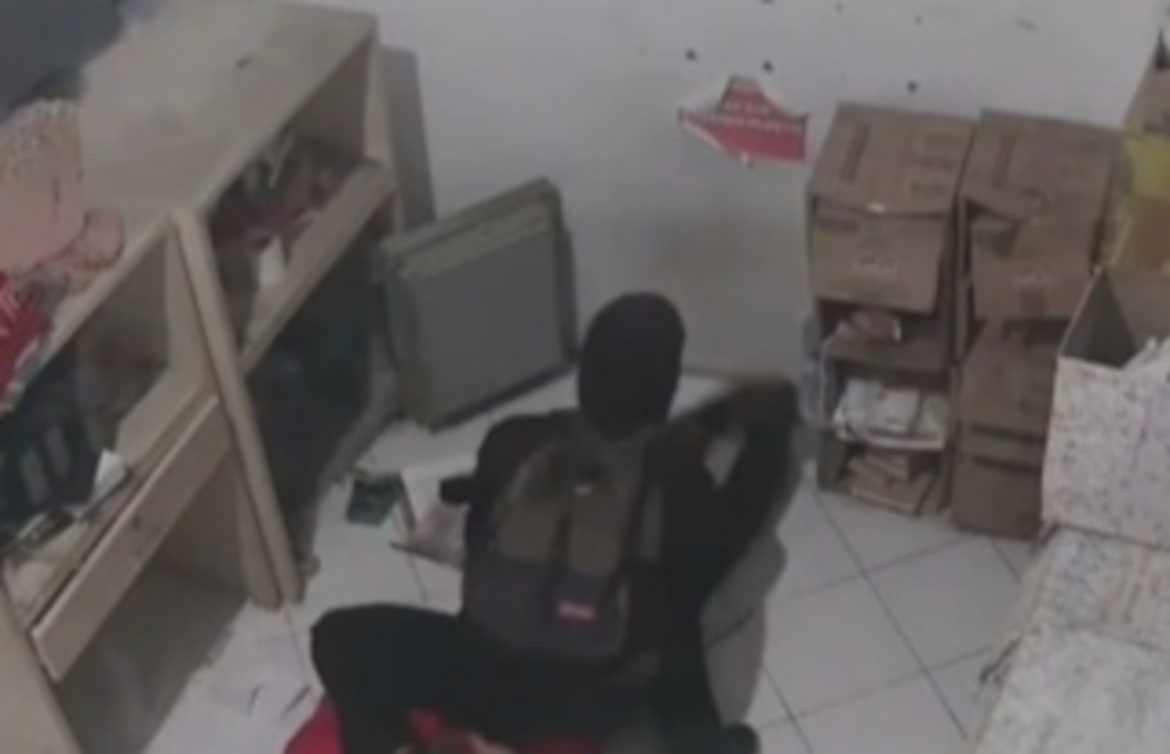 Aksi perampokan di minimarket Tanah Abang (SinPo.id/Tangkapan Layar)