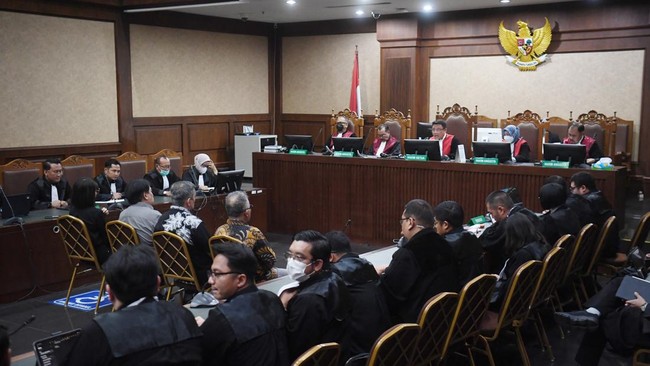 JPU menuntut majelis hakim Pengadilan Tipikor Jakarta menghukum tujuh terdakwa penjara selama 8-12 tahun terkait kasus dugaan korupsi kegiatan usaha komoditas emas. (SinPo.id/Antara)