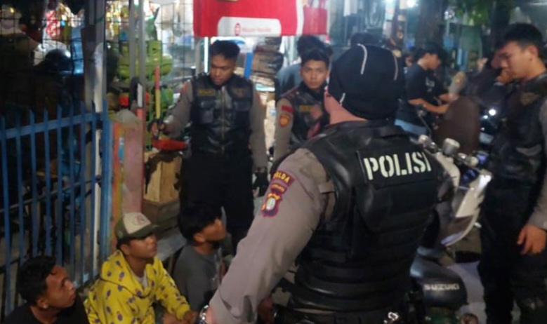 Sekelompok pemuda yang hendak tawuran ditangkap di Jaktim (SinPo.id/ Dok.Polres Jaktim)