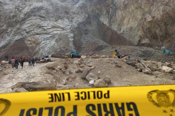 Ilustrasi Tragedi Longsor Gunung Kuda Cirebon (Foto: Kabar Cirebon)