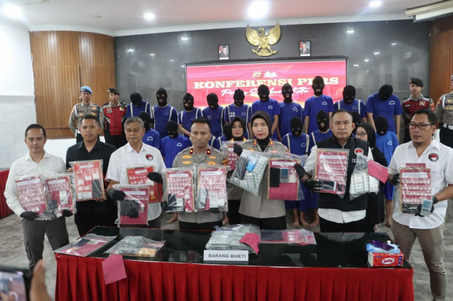 Pengungkapan kasus narkoba di Mapolres Sukabumi Kota (SinPo.id/ Humas Polri)