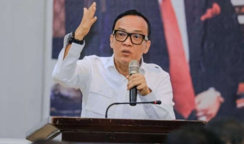 Wamenaker RI Immanuel Ebenezer Gerungan. (SinPo.id/dok. Kemnaker)