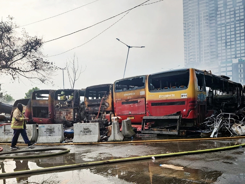 Unit Transjakarta Terbakar di Terminal Rawa Buaya (SinPo.id/Beritajakarta)