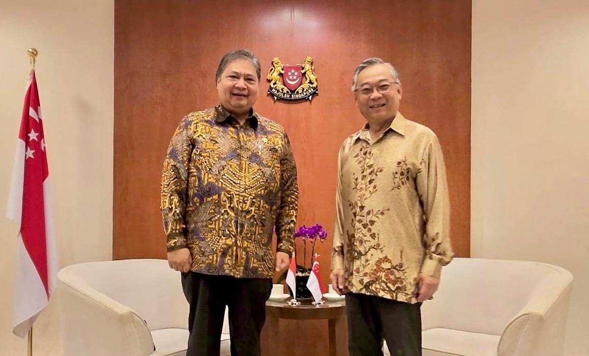 Menko Perekonomian Airlangga Hartarto dan Menteri Singapura Gan Kim Yong. (SinPo.id/dok. Ekon)