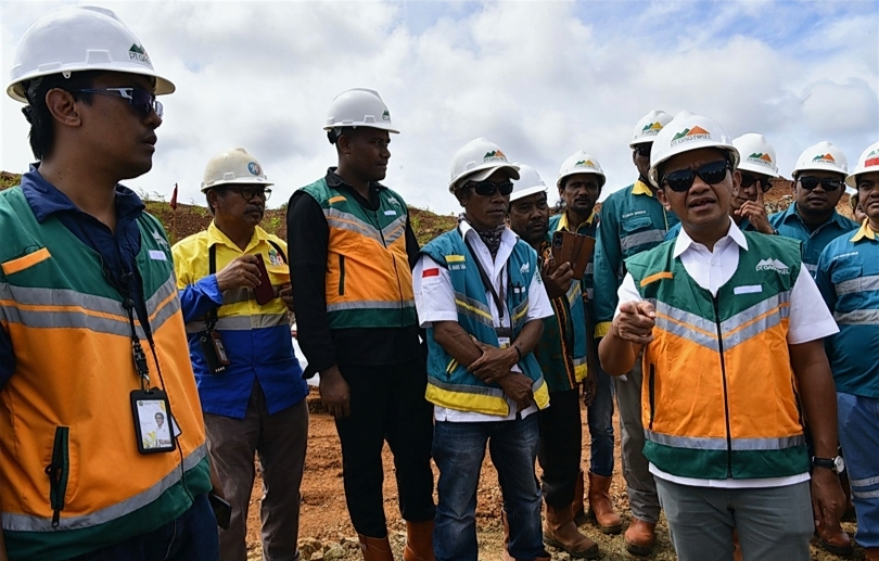 Menteri ESDM Bahlil Lahadalia meninjau tambang di Pulau Gag. (SinPo.id/ Dok. ESDM)