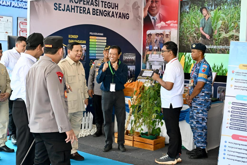 Presiden Prabowo Subianto saat kunjungi pameran hilirisasi jagung di Bengkayang (SinPo.id/ Setpres)