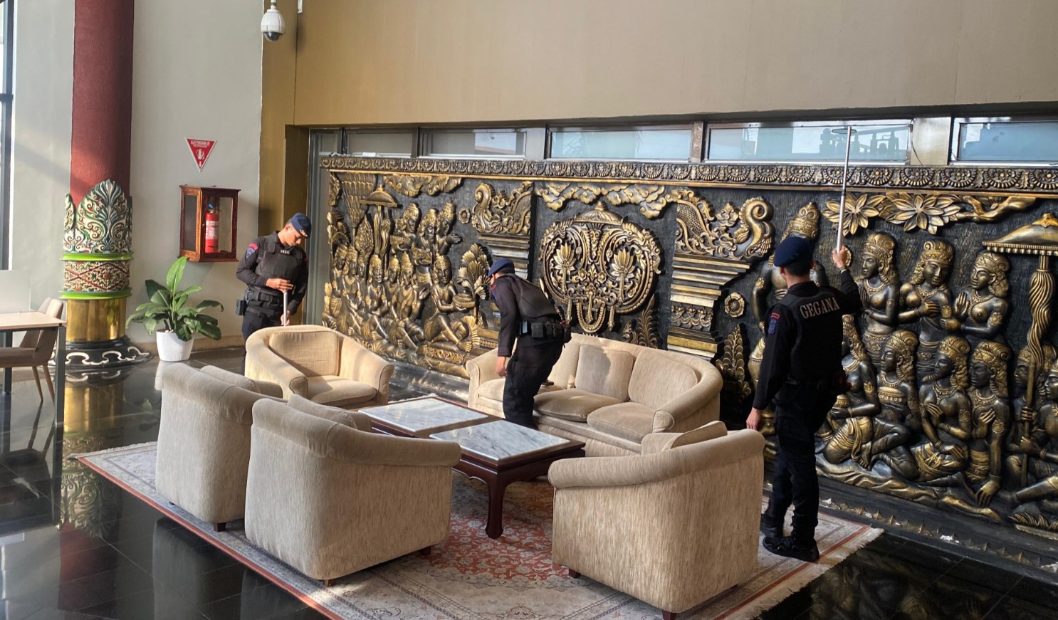 Brimob Polda Metro Jaya melakukan sterilisasi lokasi kunjungan delegasi Turkiye (SinPo.id/ Dok.PMJ)