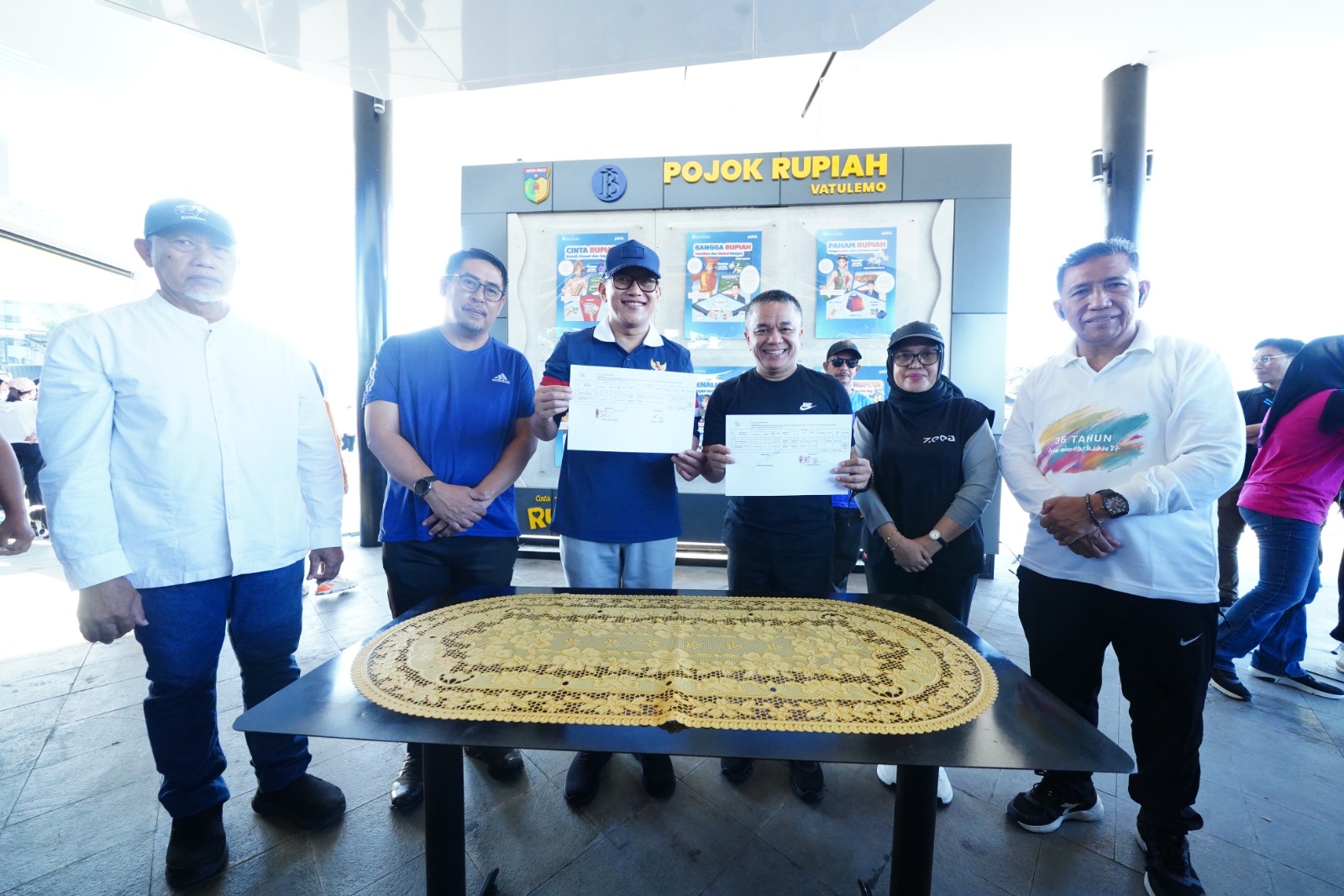 Menteri Karding menerima hibah tanah 2 Ha dari Pemkot Palu. (SinPo.id/dok. KP2MI)