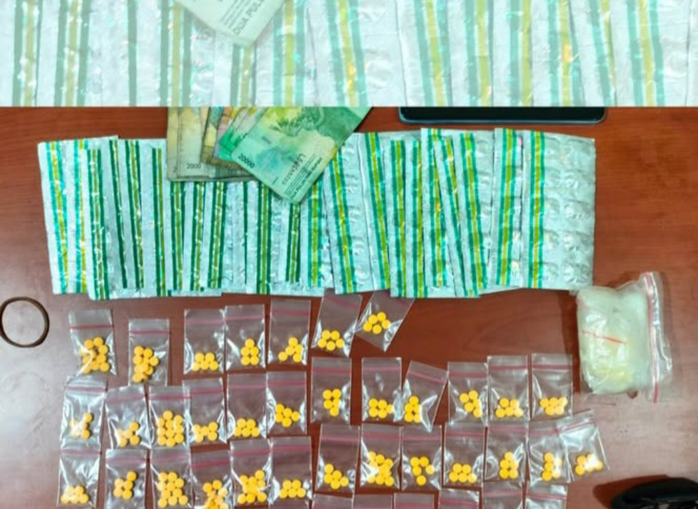 Barang bukti obat keras yang disita dari pelaku (SinPo.id/ Dok.Polres Metro Bekasi)