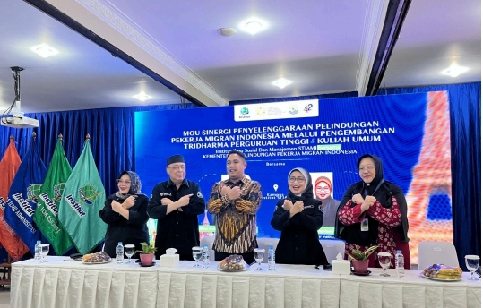 Penandatanganan nota kesepahaman antara Kementerian P2MI dengan Institut STIAMI (SinPo.id/ Dok. STIAMI)