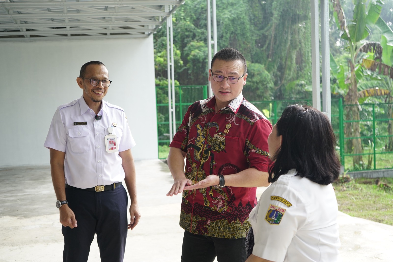 Kadis KPKP DKI Hasudungan Sidabalok dan Anggota DPRD DKI Hardiyanto Kenneth. (SinPo.id/dok. Pribadi)
