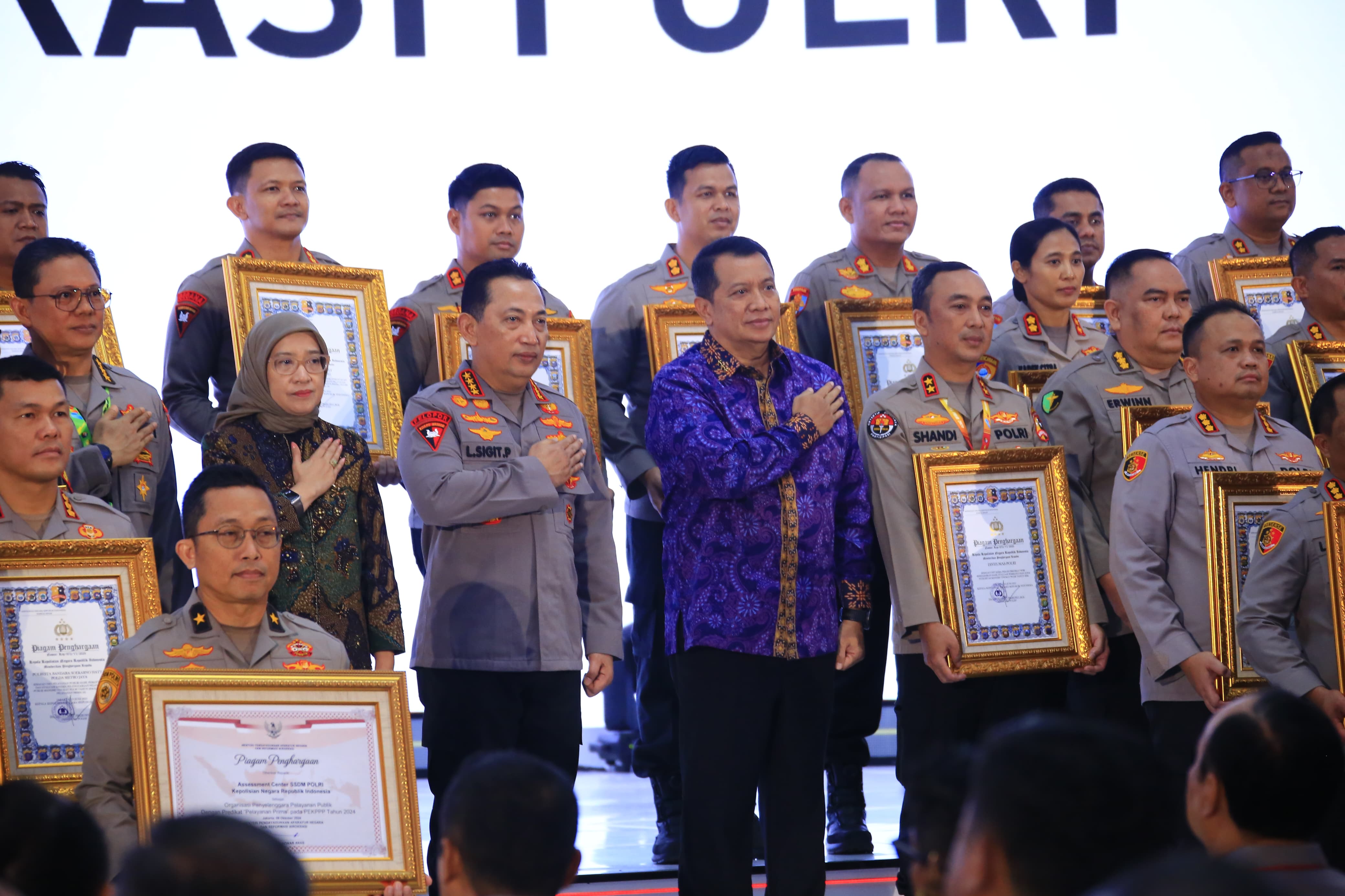 Anggota Polri meraih predikat Wilayah Bebas dari Korupsi (WBK) (SinPo.id/Dok.Polri)