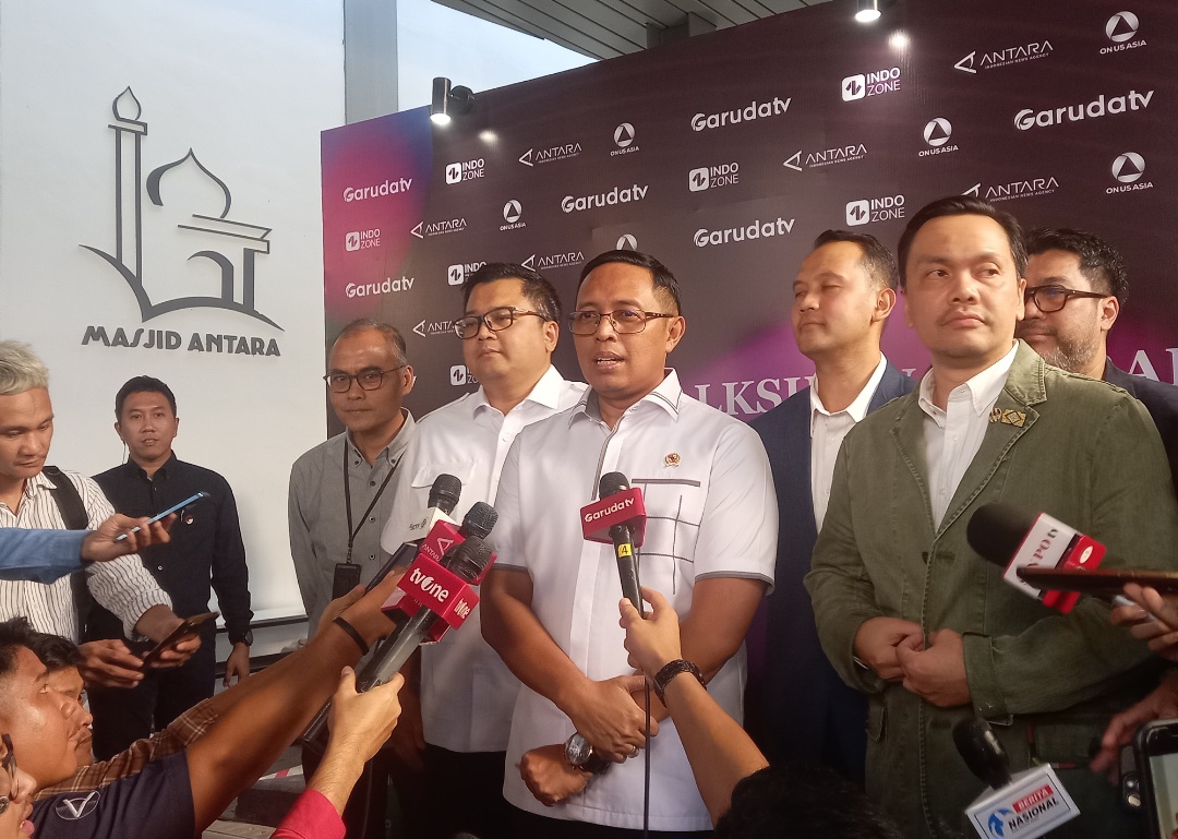 Kepala Kantor Komunikasi Kepresidenan, Hasan Hasbi saat menghadiri kolaborasi empat entitas media (SinPo.id/Firdausi)