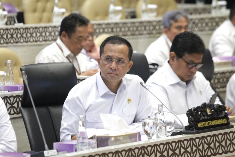 Komisi V DPR menggelar raker dengan Menteri Transmigrasi Iftitah Sulaiman membahas Pengelolaan dan Status Kawasan Transmigrasi yang masuk kawasan hutan (Ashar/SinPo.id)