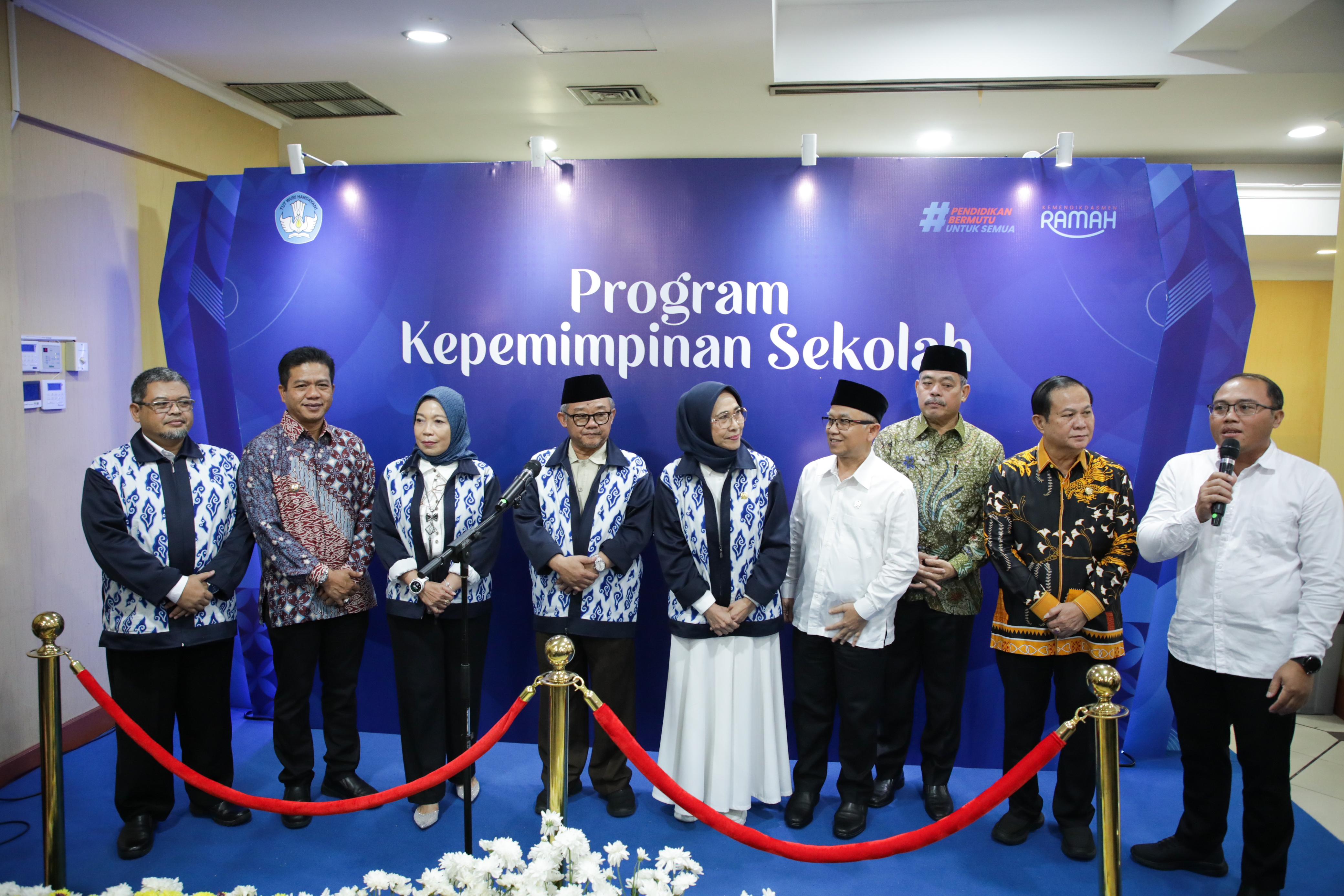 Ketua Komisi X DPR RI, Hetifah Sjaifudian (tengah) (SinPo.id/ Tim Media)