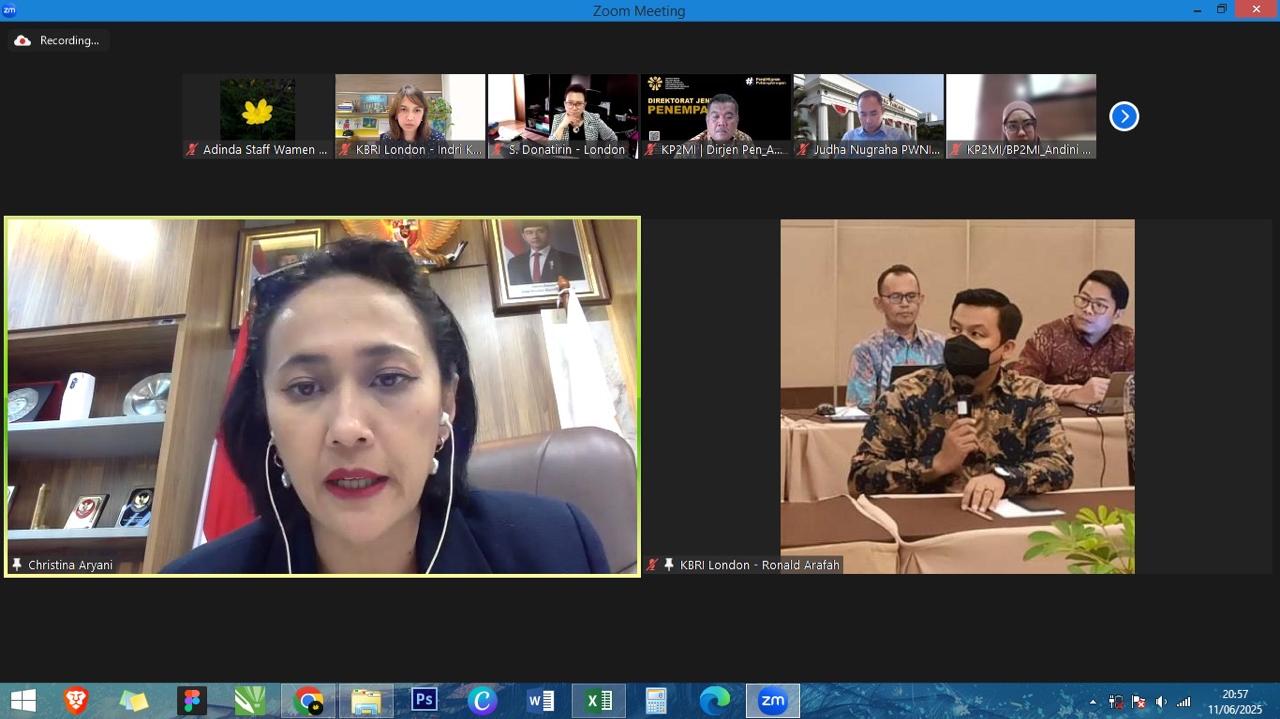 Wakil Menteri P2MI Christina Aryani dalam sesi pertemuan online dengan KBRI London. (SinPo.id/dok. KP2MI)