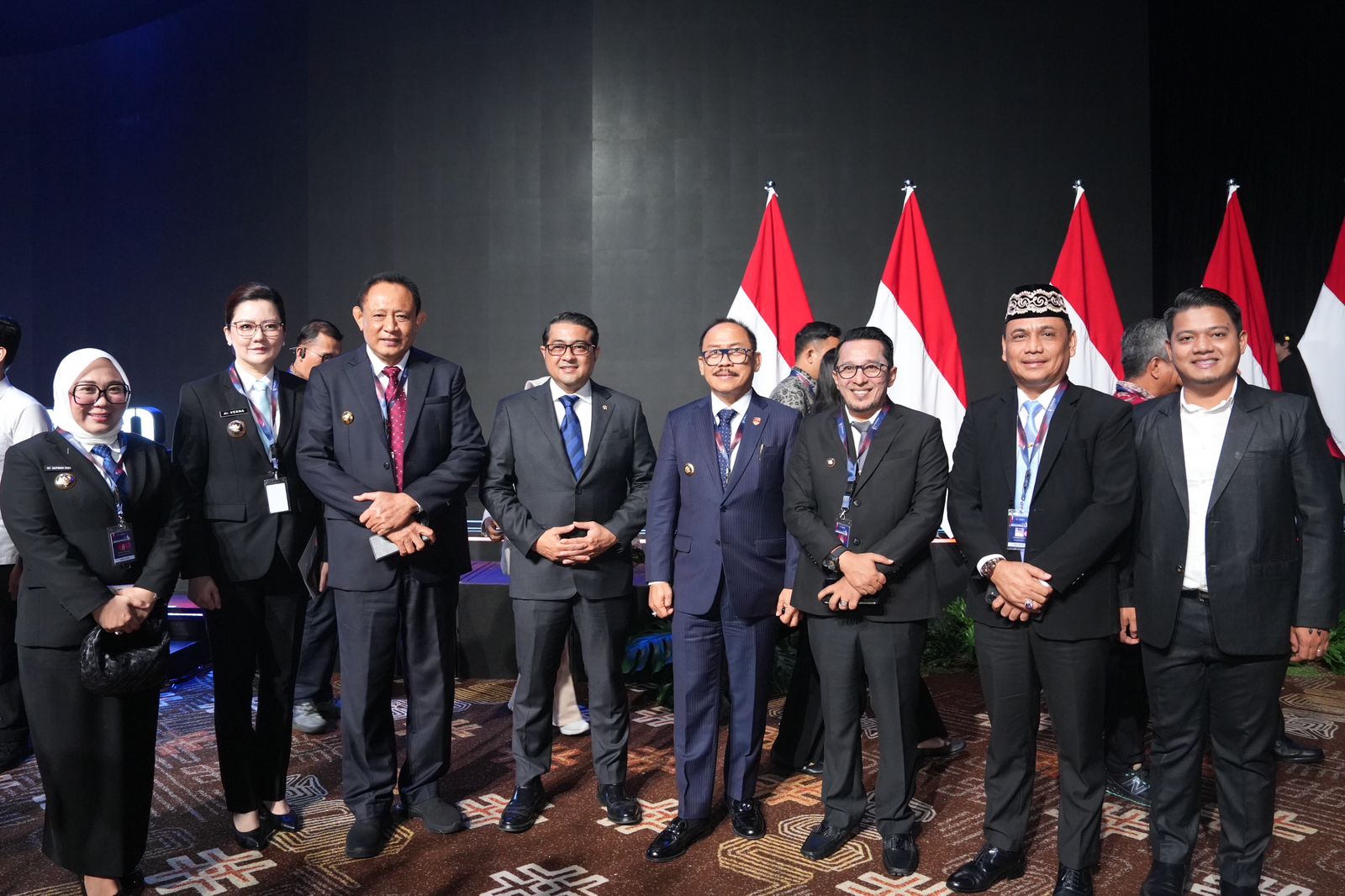 Menekraf Teuku Riefky Harsya (keempat dari kiri) menghadiri ICI 2025 di JICC, Senayan, Jakarta pada Rabu, 11 Juni 2025. (SinPo.id/Dok. Kemenekraf)