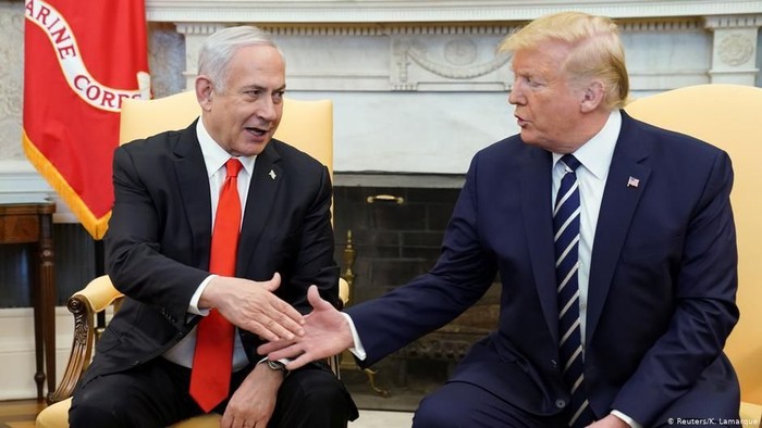 Benjamin Netanyahu dan Donald Trump. (DW News)