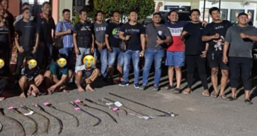 Para pelaku pengeroyokan maut saat ditangkap (SinPo.id/Dok.Polres Metro Bekasi)