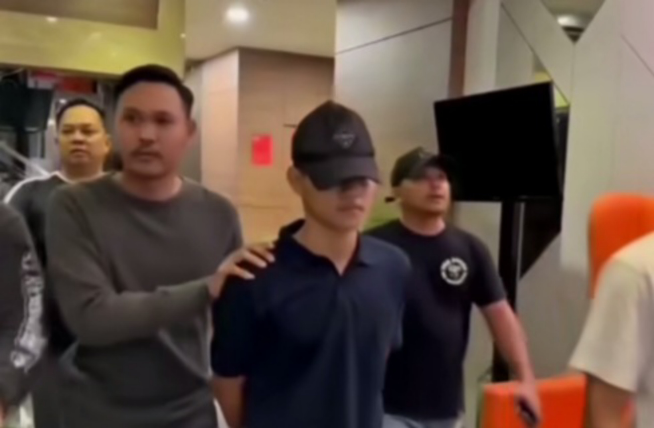 pelaku menggunakan topi saat ditangkap (SinPo.id/Tangkapan Layar)
