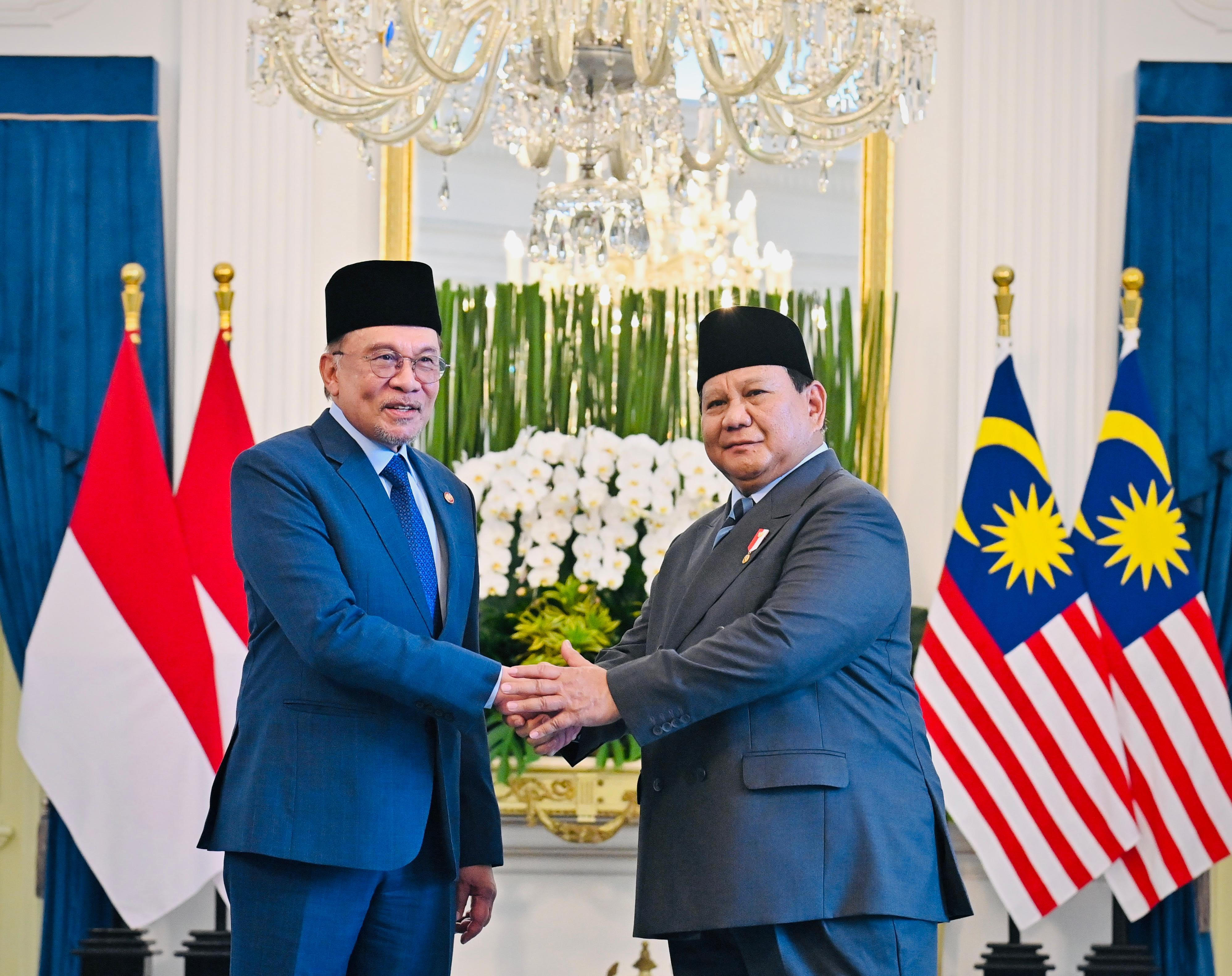 Perdana Menteri (PM) Malaysia Anwar Ibrahim dan Presiden RI Prabowo Subianto. (SinPo.id/Sekretariat Presiden)