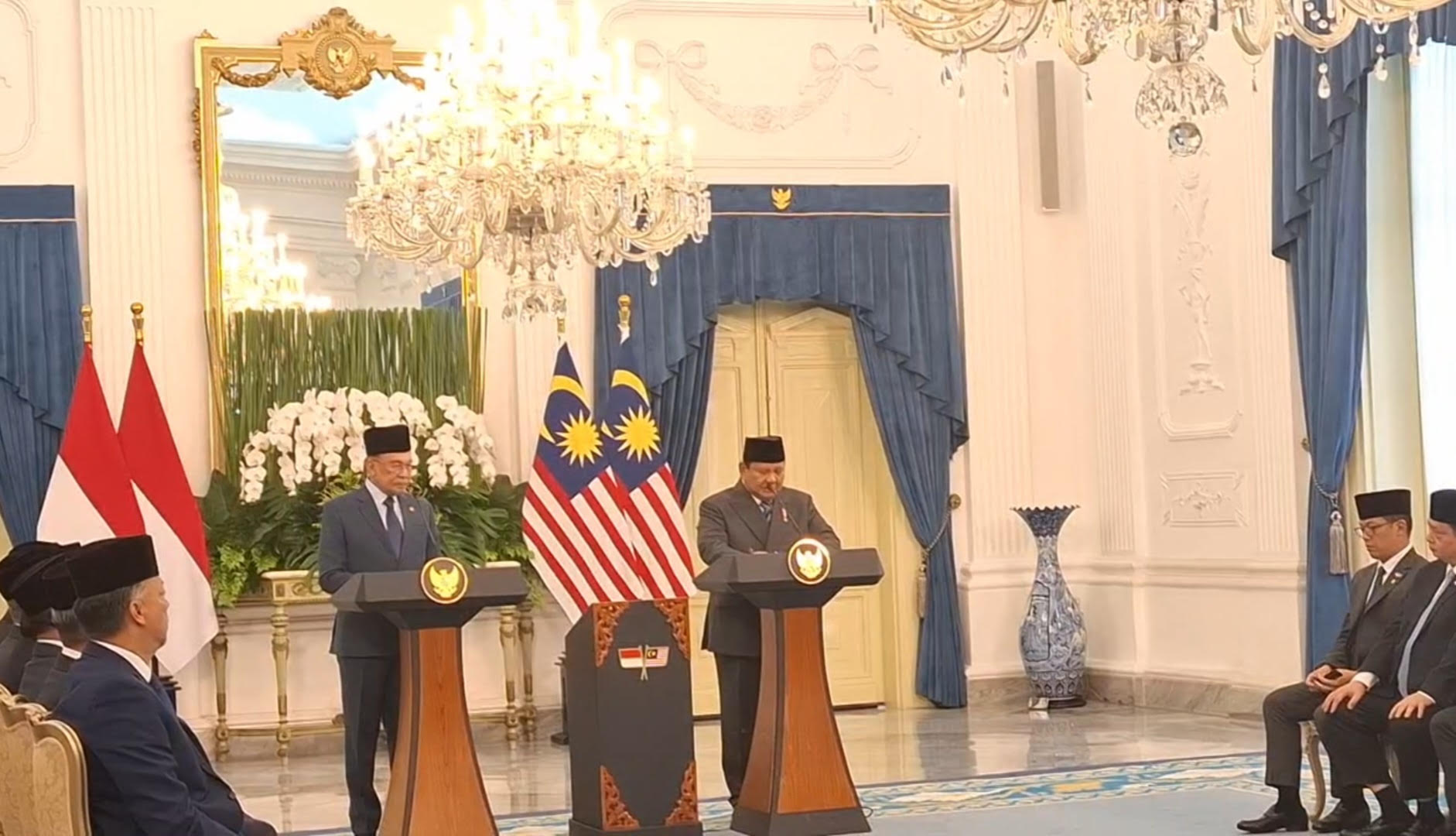 Perdana Menteri (PM) Malaysia Anwar Ibrahim dan Presiden RI Prabowo Subianto. (SinPo.id/Sekretariat Presiden)