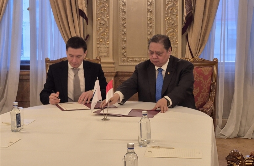 Menko Perekonomian Airlangga Hartarto dan Mendag Komisi Uni Ekonomi Eurasia Andrey Slepnev. (SinPo.id/dok. Ekon)