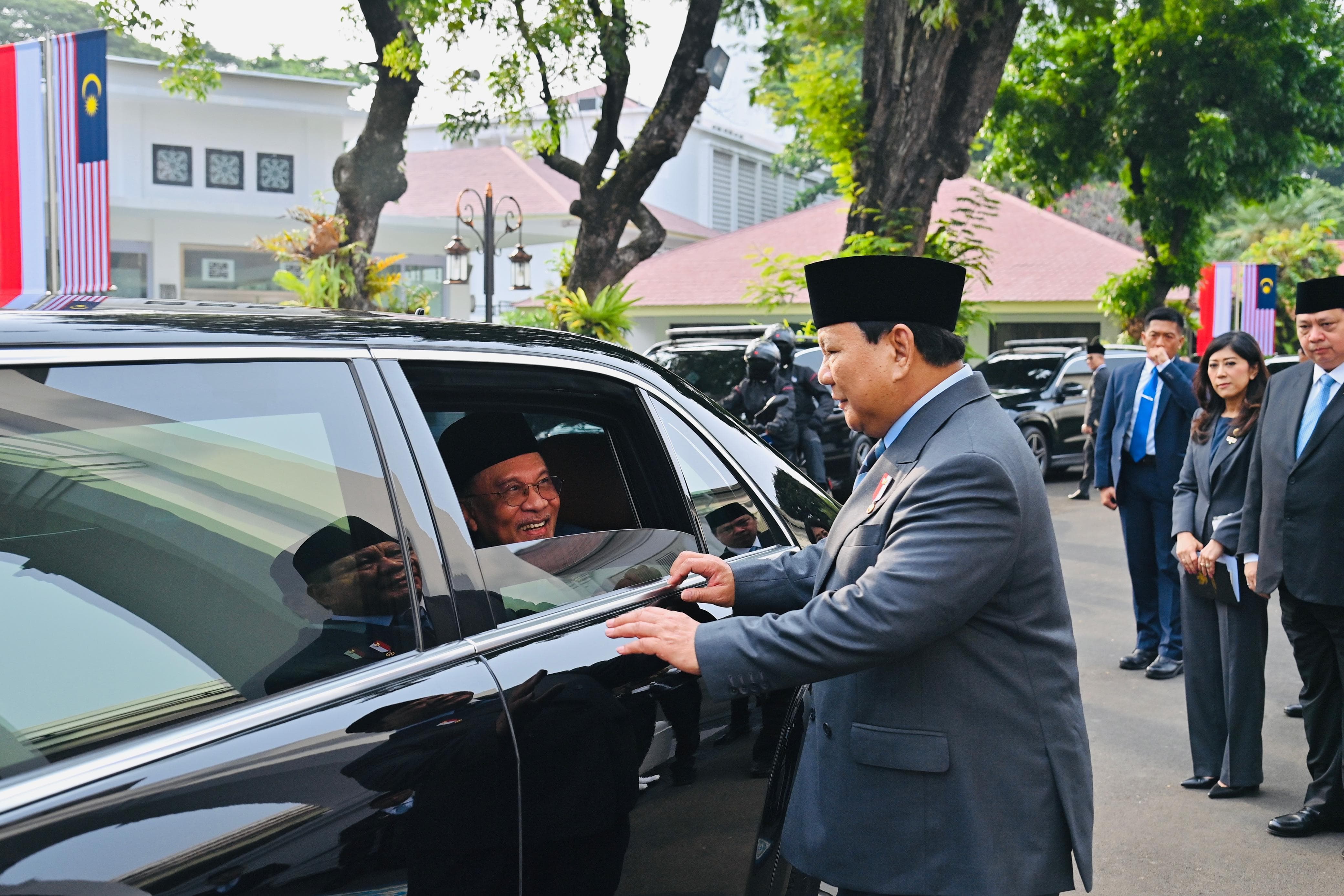 Presiden Prabowo bersama PM Malaysia Anwar Ibrahim (SinPo.id/Setpres)