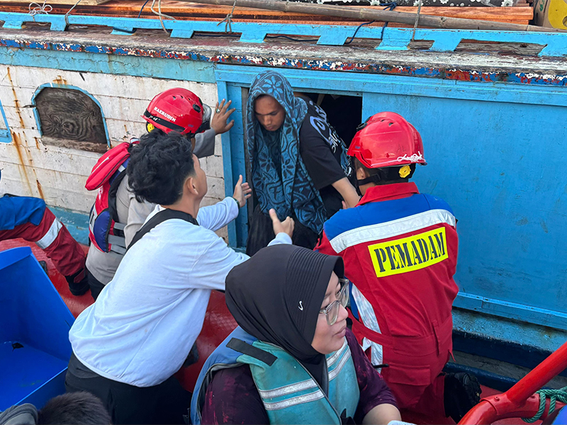 Kapal penumpang mati mesin di perairan Kepulauan Seribu (SinPo.id/Beritajakarta)