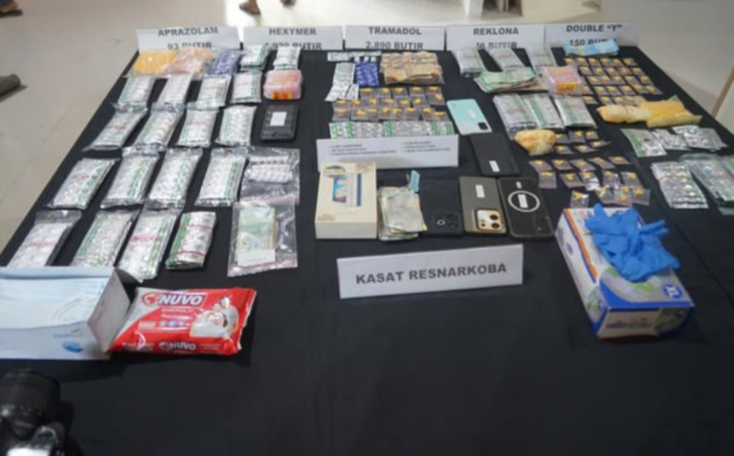 Barang bukti obat-obatan terlarang yang disita (SinPo.id/Dok.Polres Metro Bekasi)