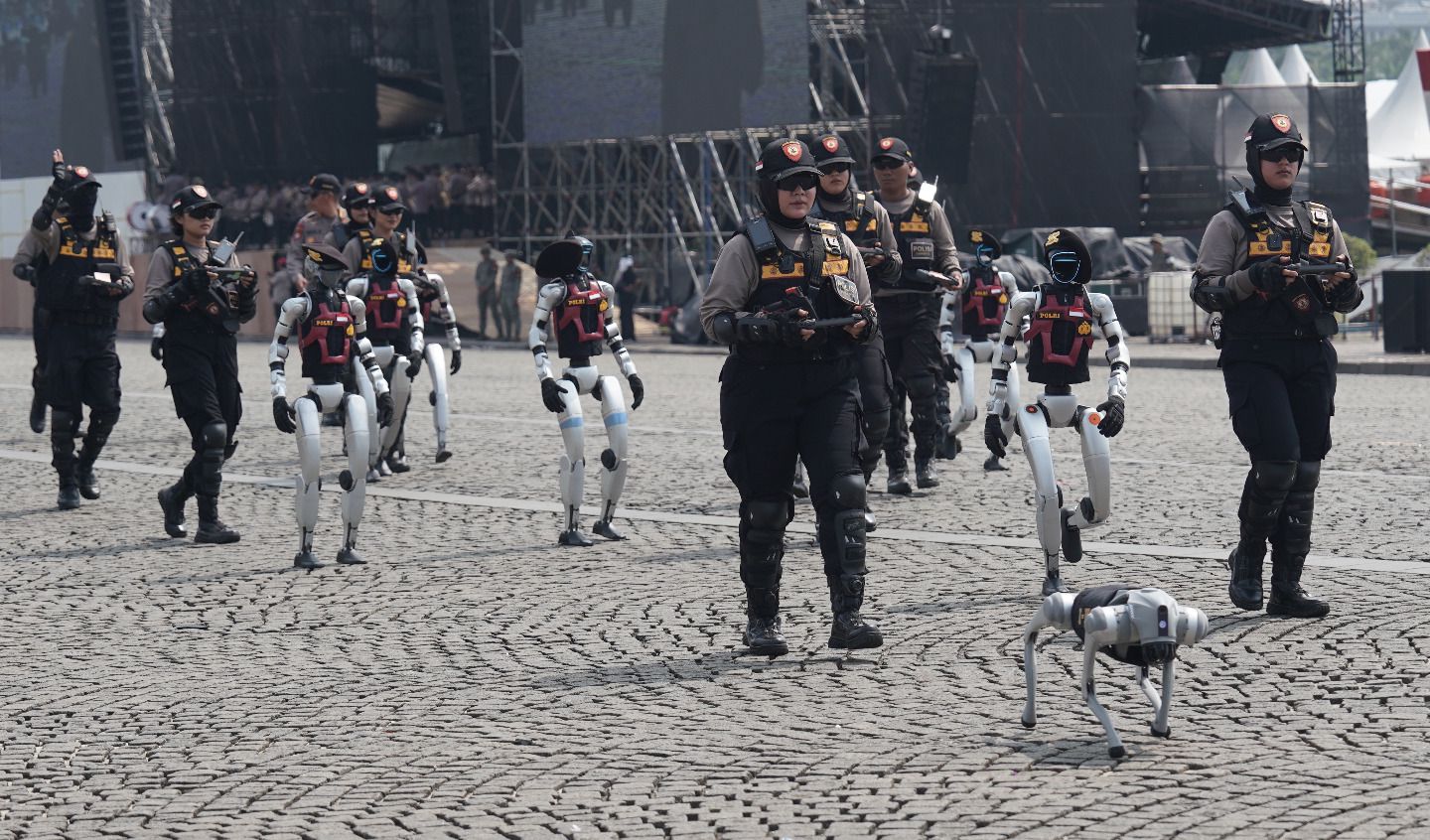 Robot super canggih yang ditampilkan di Monas (SinPo.id/ Dok.Polri)