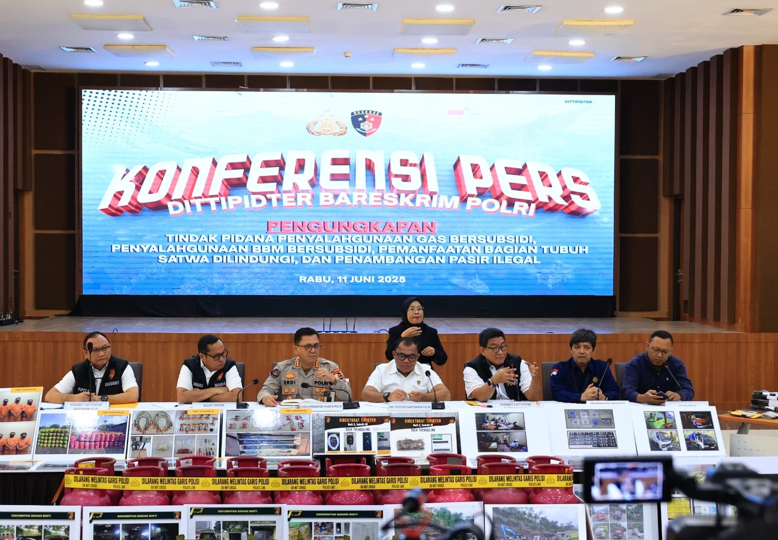 Konferensi pers penjualan satwa dilindungi di Bareskrim Polri (SinPo.id/ Humas Polri)