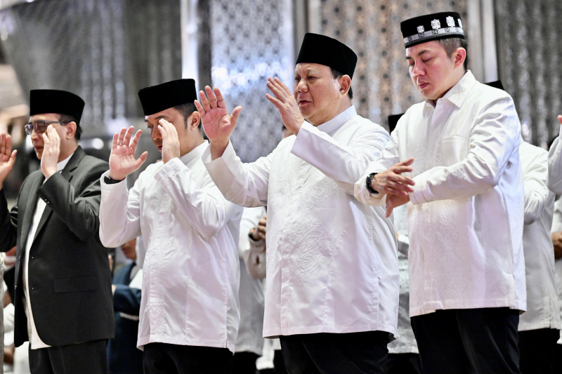Presiden Prabowo Subianto dan Wakil Presiden ke-10 Jusuf Kalla Sholat Idul Adha 1446 H  di Masjid Istiqlal (Ashar/Foto:Biro-Pers Sekretariat Presiden/SinPo.id)
