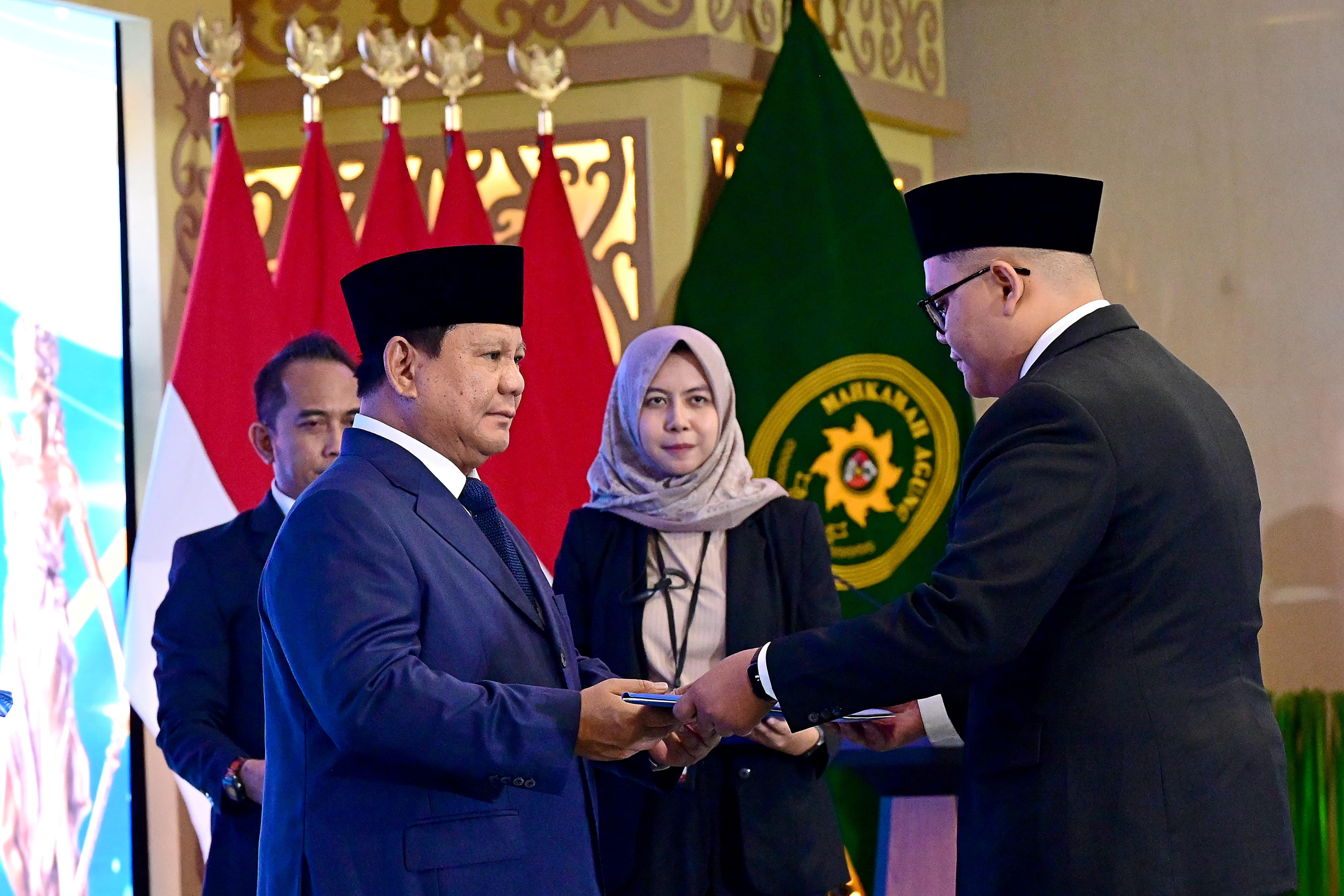 Presiden Prabowo Subianto di acara Pengukuhan 1.451 Hakim Mahkamah Agung, yang digelar di Kantor Mahkamah Agung, Jakarta pada Kamis, 12 Juni 2025. (SinPo.id/Sekretariat Presiden)