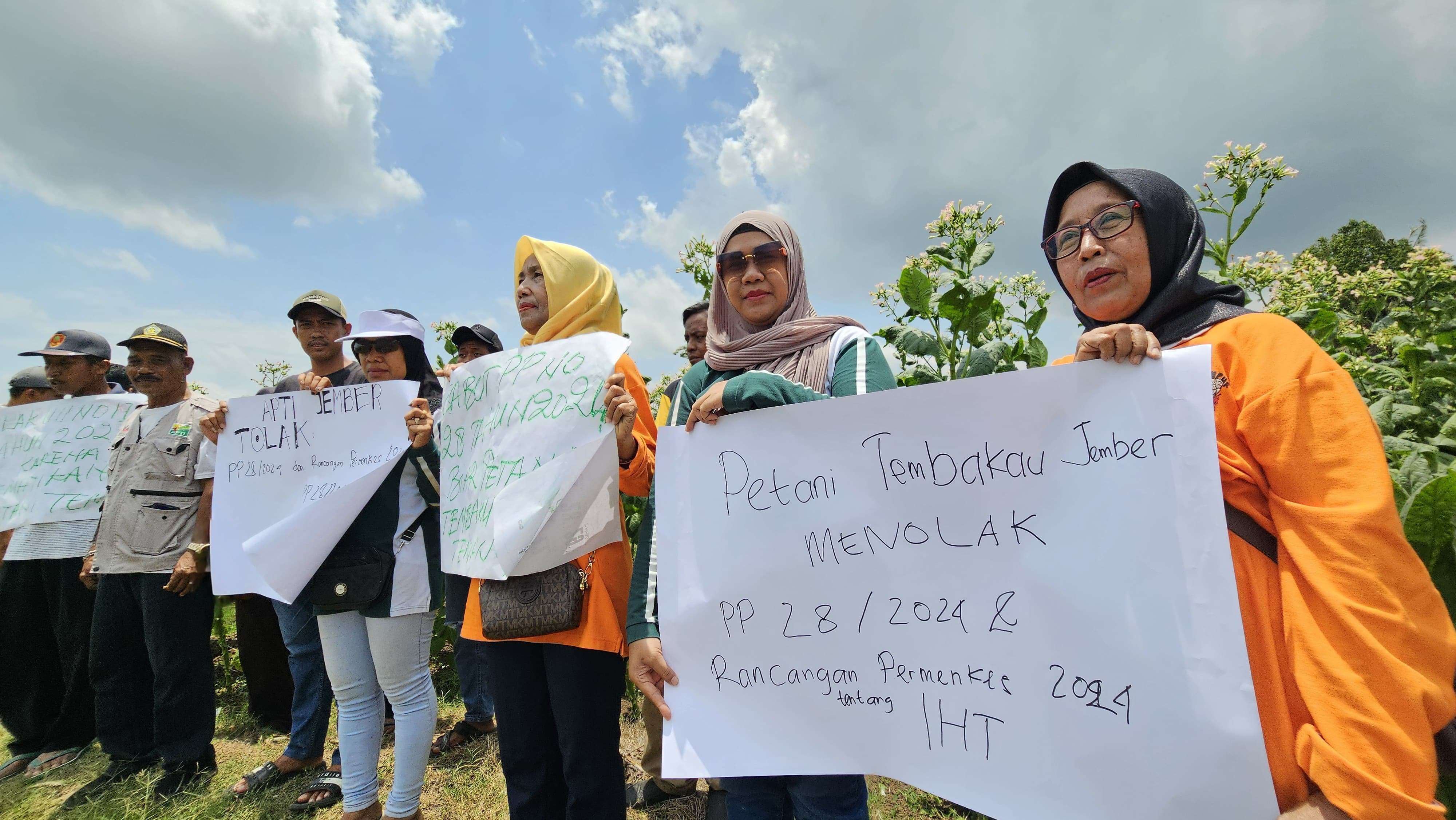 Ilustrasi. Protes para petani tembakau (SinPo.id/Humas APTI)