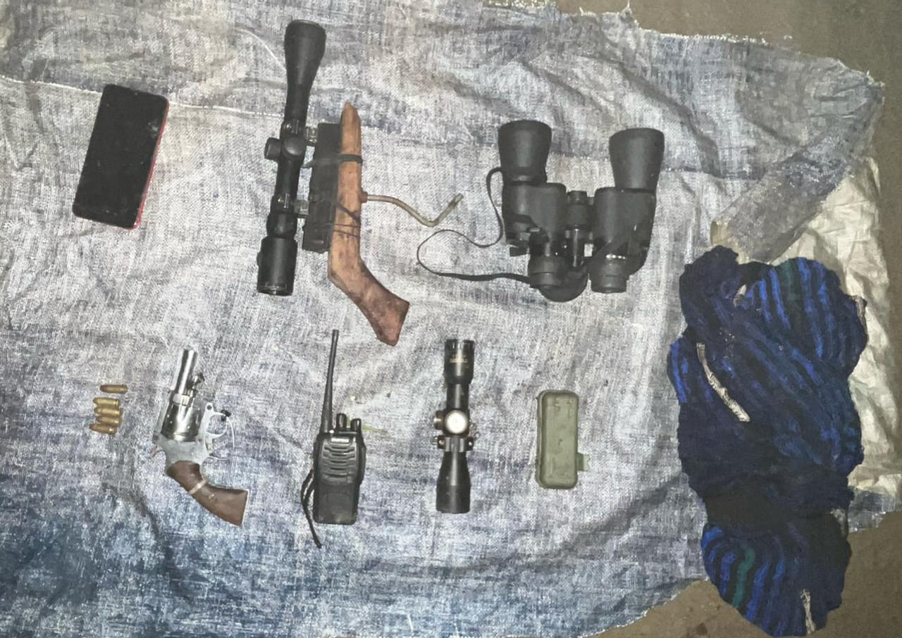 TNI sita Senjata dan barang bukti lain dari OPM Kelompok Egianus Kogoya (SinPo.id/PuspenTNI)