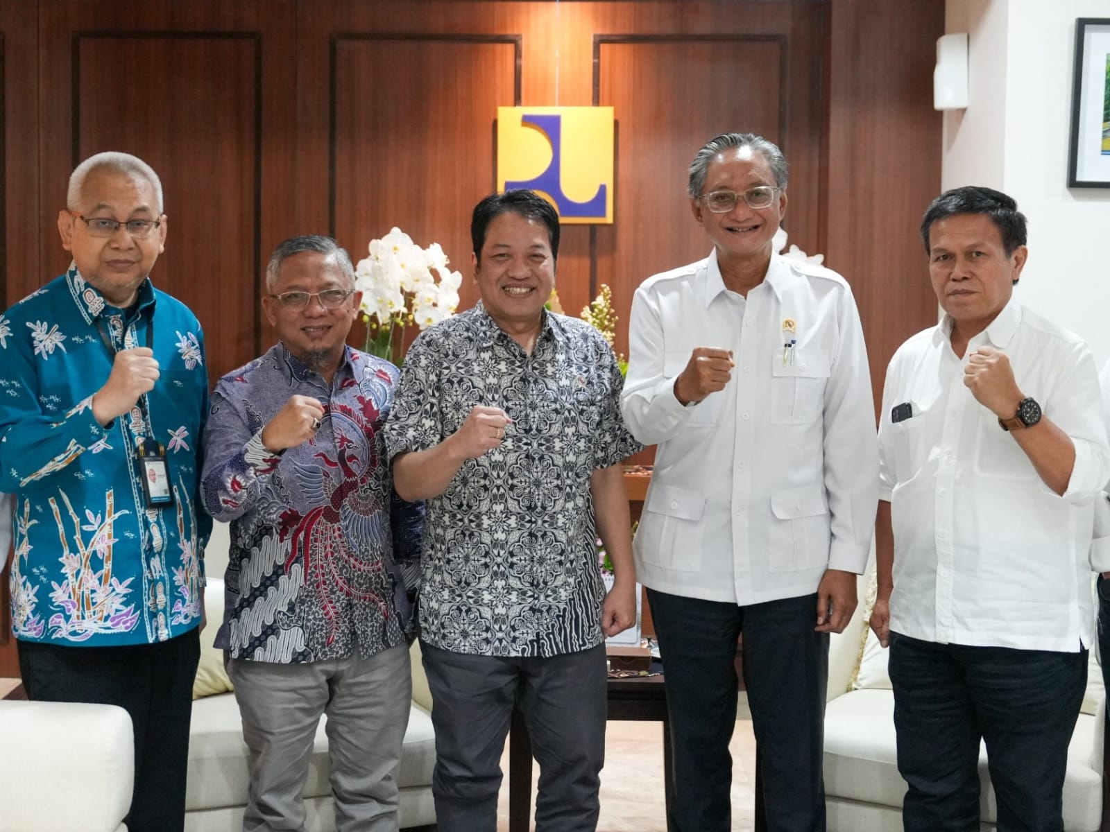 Menteri PU Dody Hanggodo dan pihak BPS (SinPo.id/ Dok. Kemen PU)