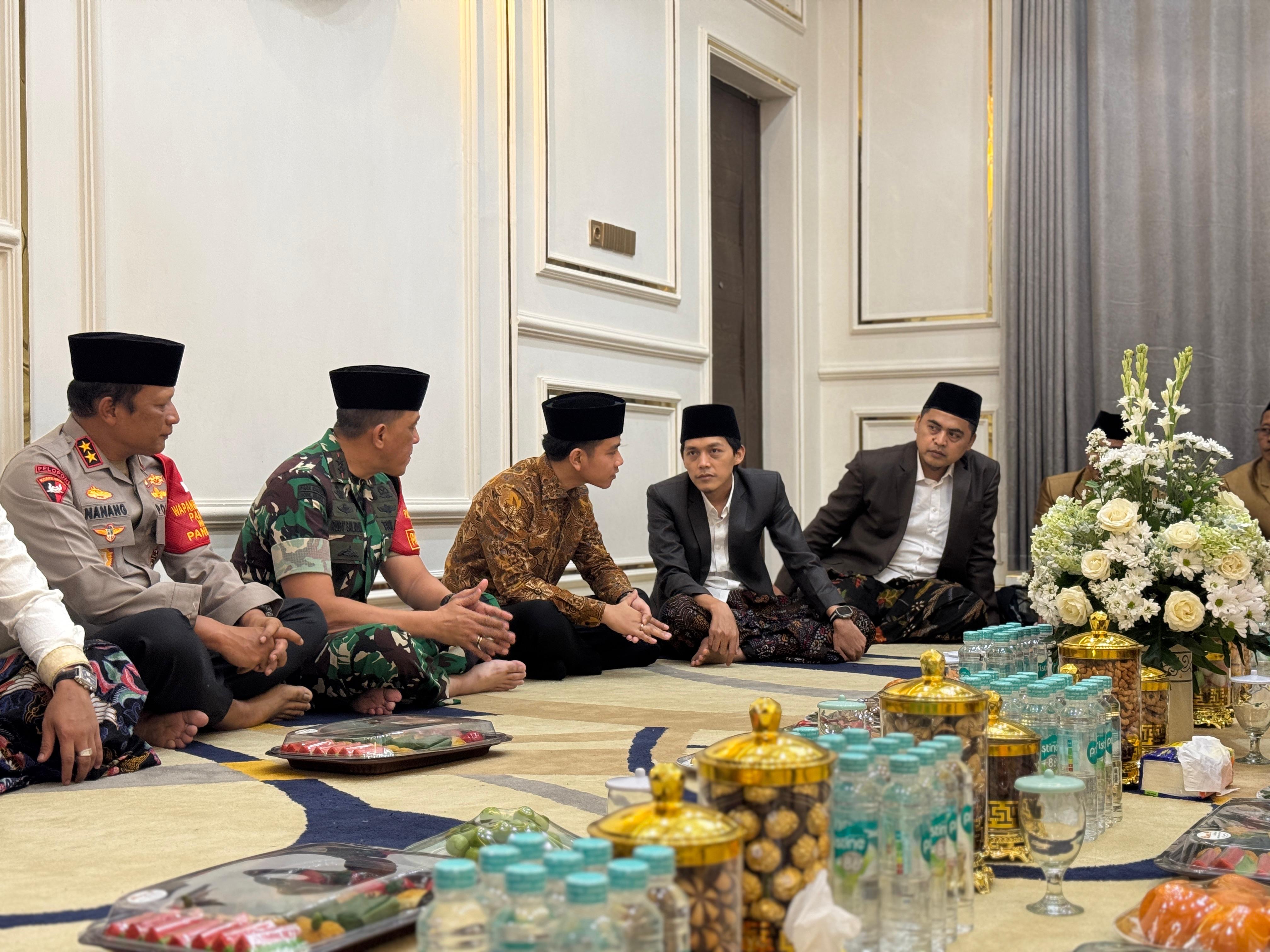 Wapres Gibran sowan ke Gus Iqdam. (SinPo.id/Setwapres)