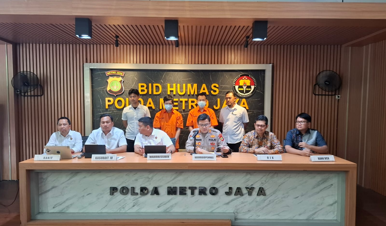 Konfrensi pers penipuan yang melibatkan WNA Malaysia (SinPo.id/Firdausi)