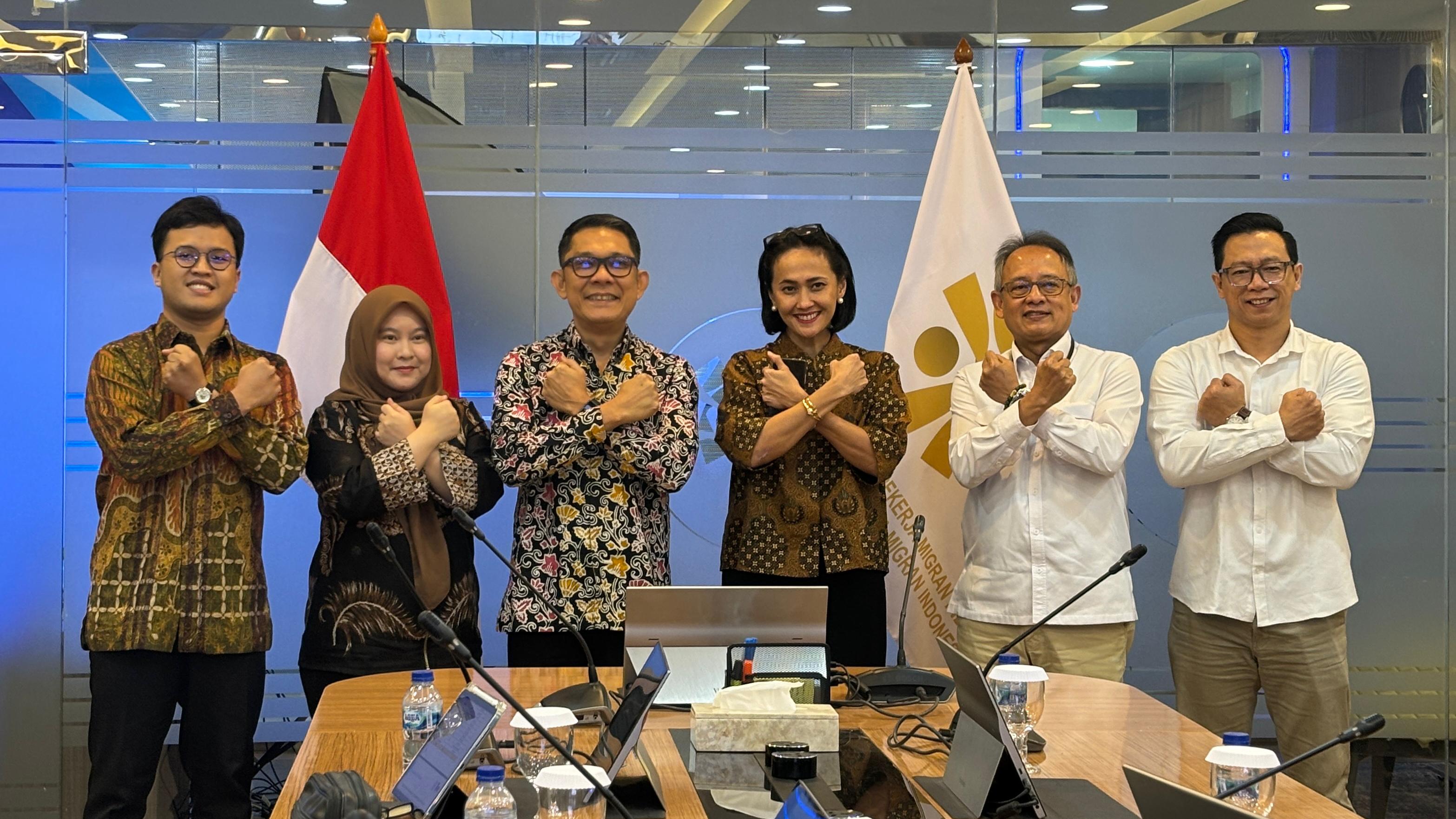 Wamen P2MI, Christina Aryani merima kedatangan Co-Founder PT Tenhal Bekerja Bersama, Abetnego Tarigan. (SinPo.id/dok. KP2MI)