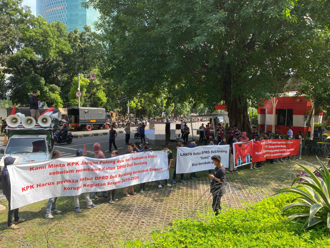 Suasana aksi aliansi mahasiswa di depan Gedung KPK Jakarta (Sinpo.id)