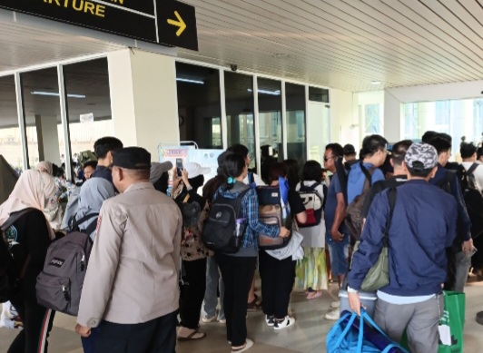 Anggota polisi saat melakukan pengamanan di pelabuhan di Muara Angke (SinPo.id/Dok.Istimewa)