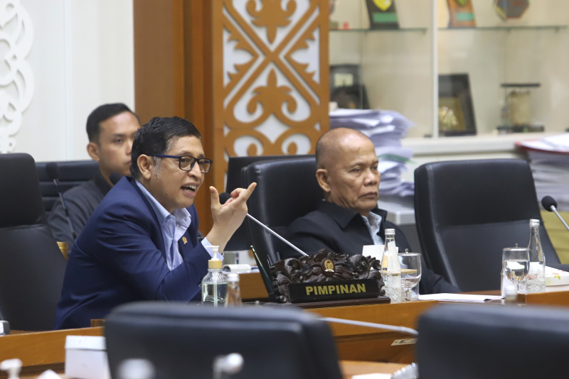 Ketua Baleg DPR Bob Hasan menggelar Pleno membahas penyusunan RUU tentang Perlindungan Pekerja Rumah Tangga (Ashar/SinPo.id)