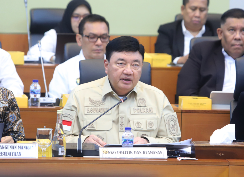 Badan Anggaran (Banggar) DPR menggelar Raker dengan Menko Polkam Budi Gunawan membahas RAPBN 2026 (Ashar/SinPo.id)