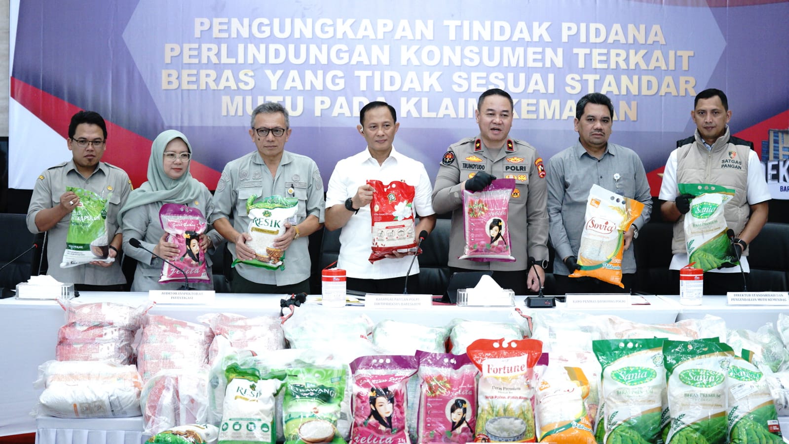 Satgas Pangan Polri Sita 201 Ton Beras yang Tidak Sesuai Standar Mutu dan Takaran (SinPo.id/HumasPolri)