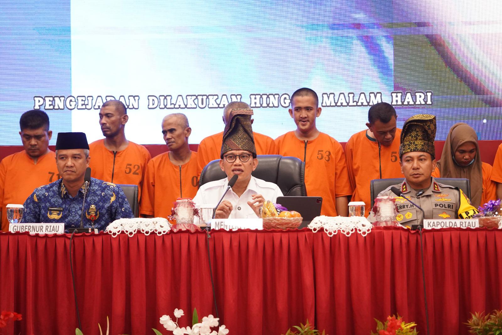 Menteri P2MI Abdul Kadir Karding di Polda Riau (SinPo.id/ Dok. KP2MI)