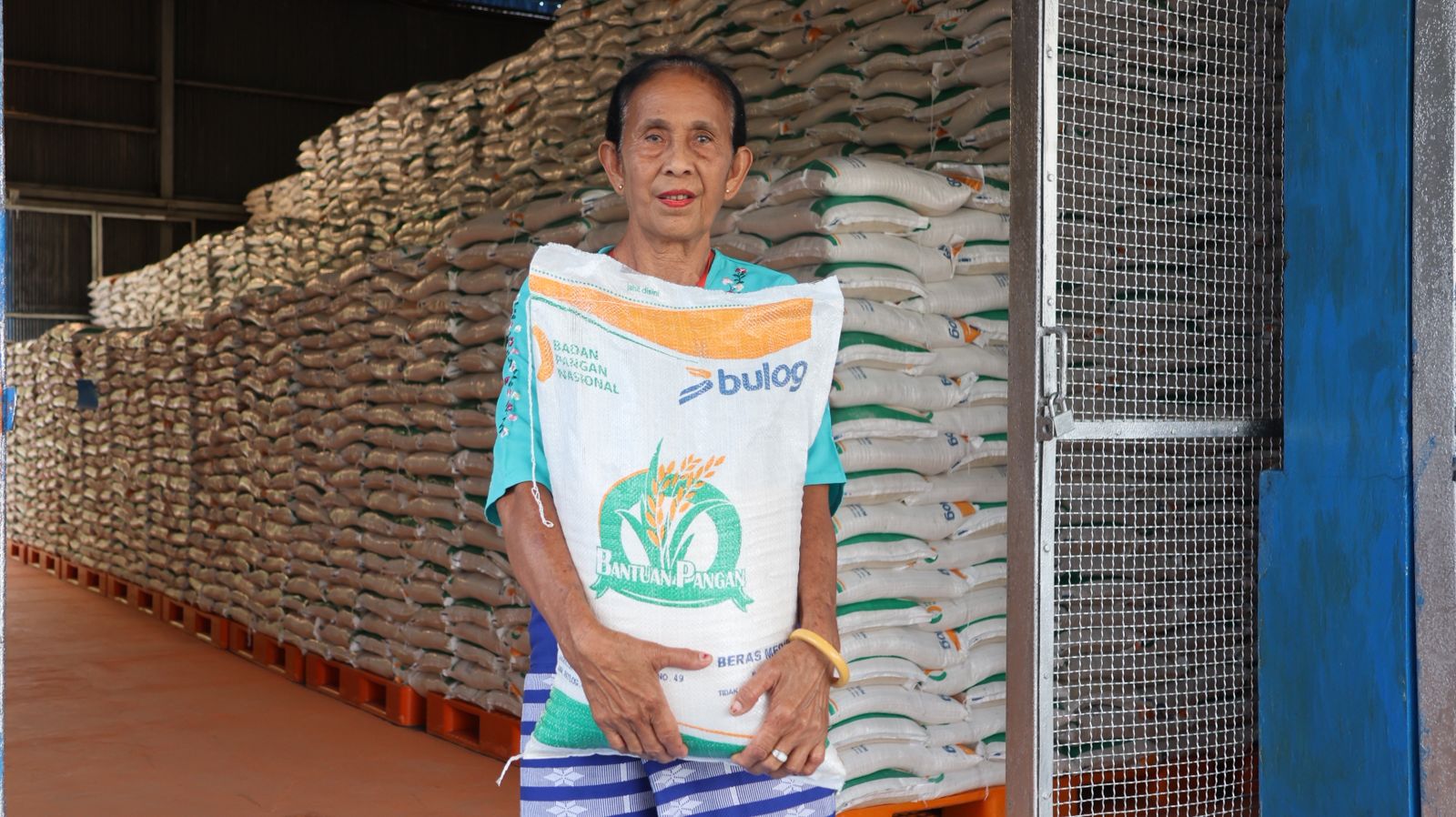 Bantuan pangan BULOG (SinPo.id/ Dok. Bulog)