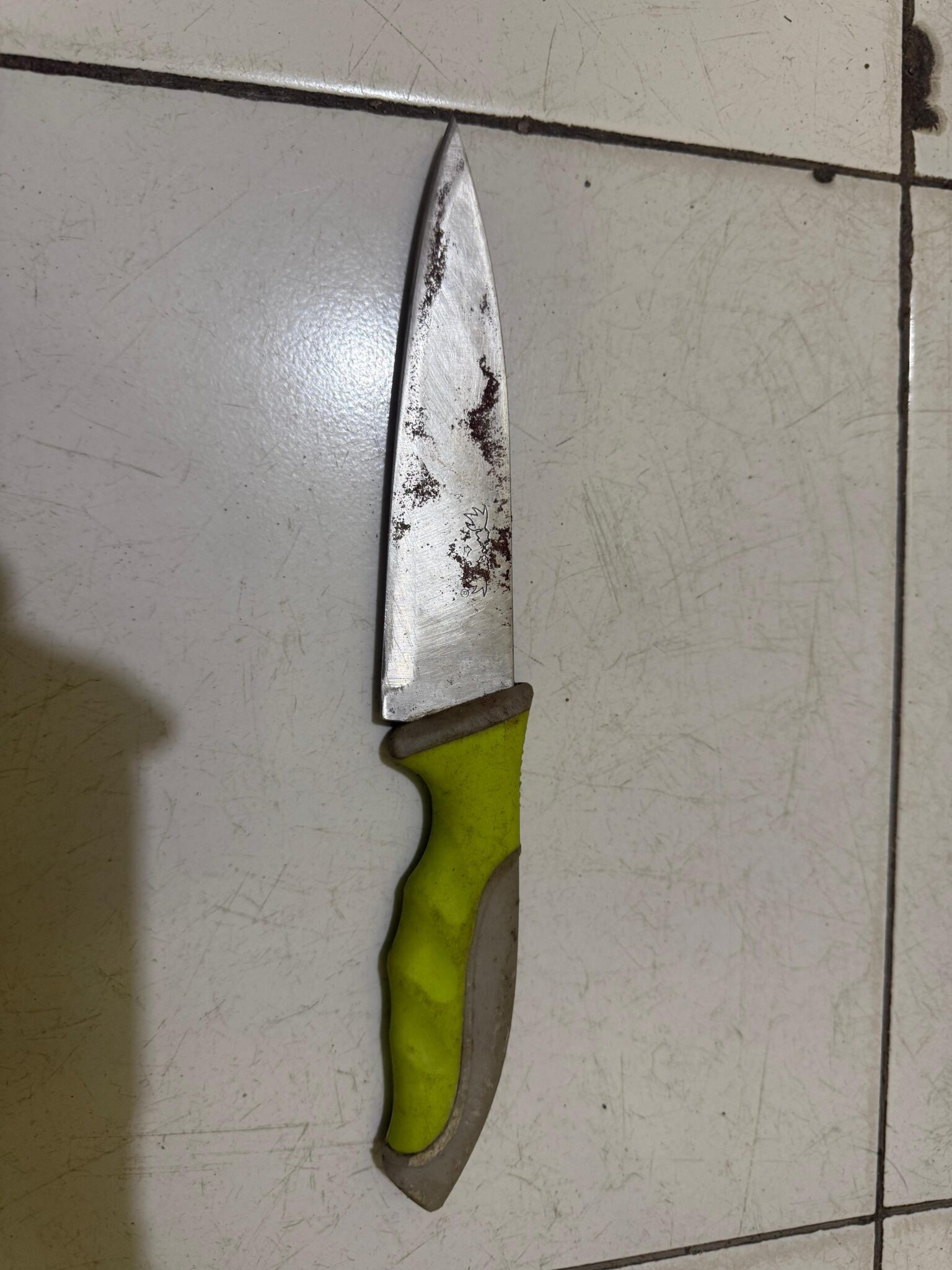 Barang bukti pisau yang digunakan menusuk korban (SinPo.id/ Humas Polri)