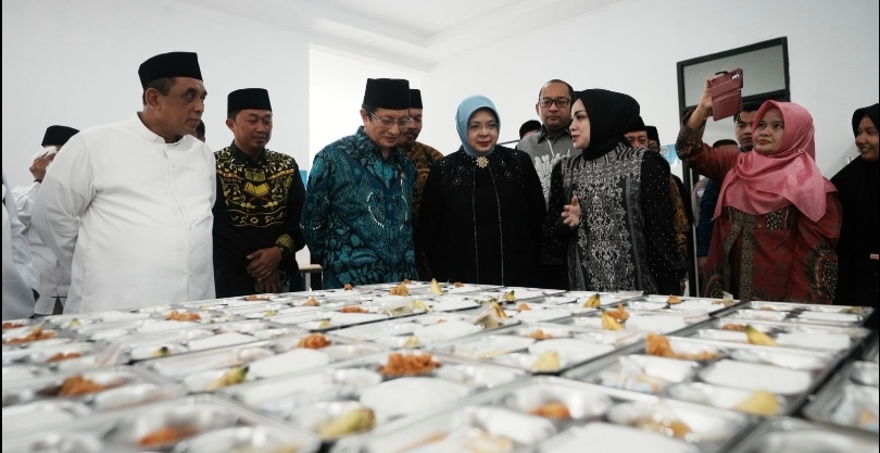 Menag Nasaruddin Umar meresmikan Dapur MBG di Bone (SinPo.id/ Dok. Kemenag)